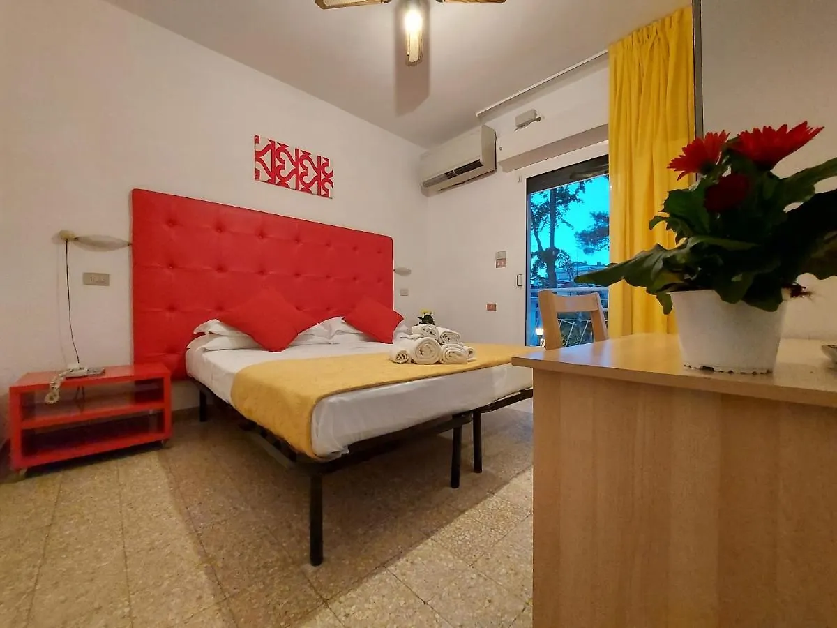 Hotel Senza Pensieri Riccione 3*,  Italia